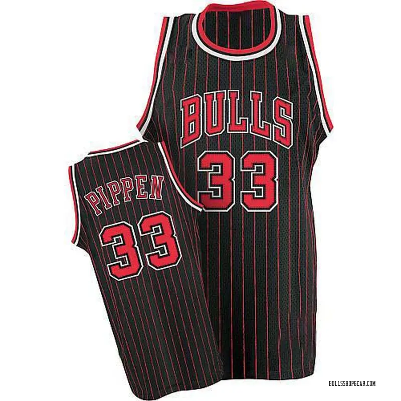 Chicago Bulls Scottie Pippen Throwback T-Shirt | Majestic Retro Logo | Red | Mens | New With Tags